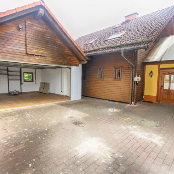 Garage-Eingangstuer